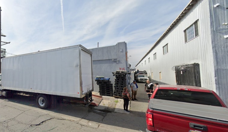 LAFD Quickly Extinguishes Roof Fire at Textile Store in Florence, Los Angeles; No Injuries Reported