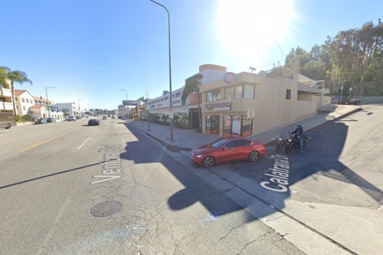 LAFD Tackles Commercial Building Blaze in Woodland Hills