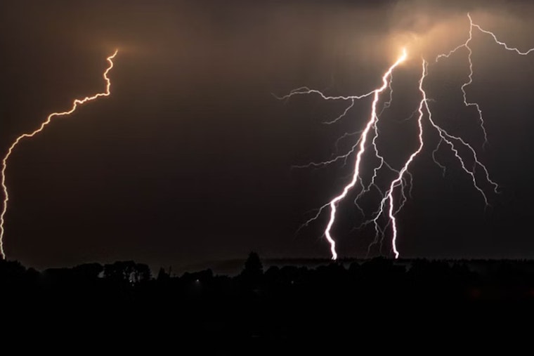 Las Vegas Under Excessive Heat Warning Amid Increased Thunderstorm Activity and High Temperatures
