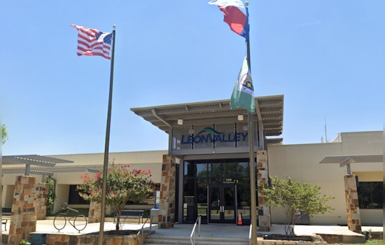 Leon Valley City Council Discusses Budget, Honors LVPD Officer, and Examines Utility Rate Changes