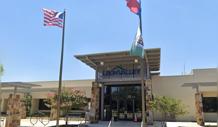 Leon Valley City Council Discusses Budget, Honors LVPD Officer, and Examines Utility Rate Changes