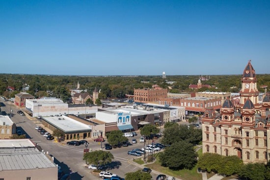 Lockhart, Texas Transforms into Vintage Fort Worth for '1923' Filming, Embracing Hollywood Spotlight