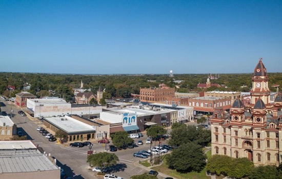 Lockhart, Texas Transforms into Vintage Fort Worth for '1923' Filming, Embracing Hollywood Spotlight