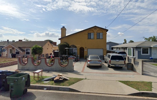 Los Angeles Firefighters Achieve Swift Knockdown of Residential Blaze in Harbor Gateway