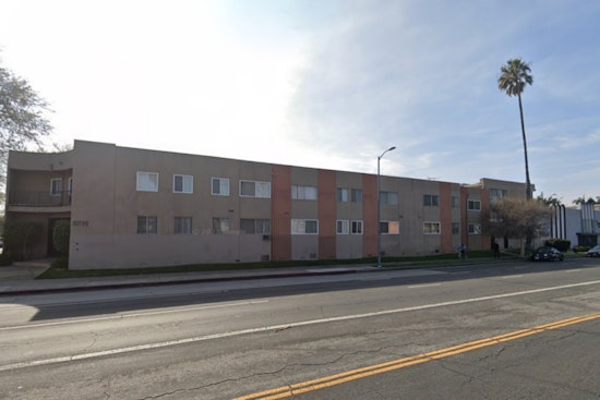 Los Angeles Firefighters Extinguish Canoga Park Apartment Blaze in 14 Minutes, No Injuries Reported
