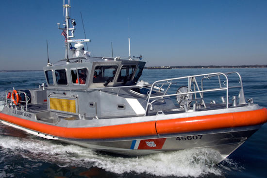 Luxury Yacht "LOVEBUG" Capsizes Near Edgewater, All Five Passengers Rescued Safely