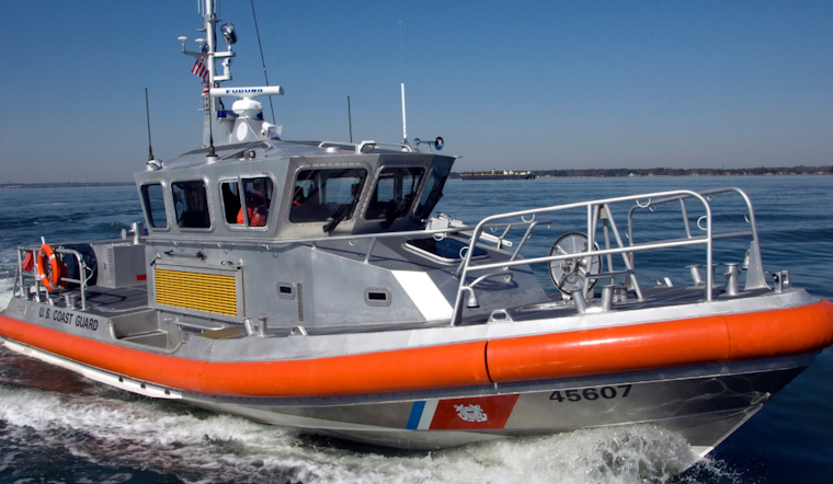 Luxury Yacht "LOVEBUG" Capsizes Near Edgewater, All Five Passengers Rescued Safely