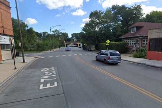 Man Fatally Shot in Chicago's Greater Grand Crossing Neighborhood, Investigation Underway
