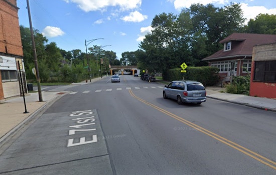 Man Fatally Shot in Chicago's Greater Grand Crossing Neighborhood, Investigation Underway