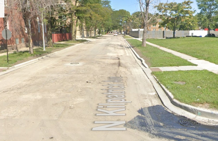 Man Fatally Shot While Seated in Car in Chicago's West Garfield Park, Gunmen at Large