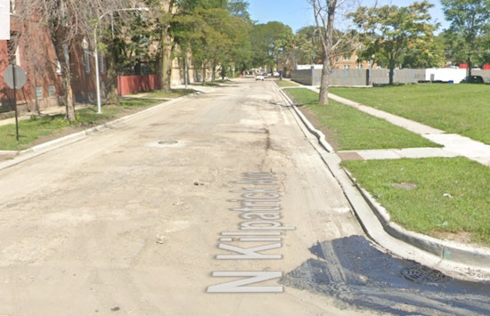 Man Fatally Shot While Seated in Car in Chicago's West Garfield Park, Gunmen at Large