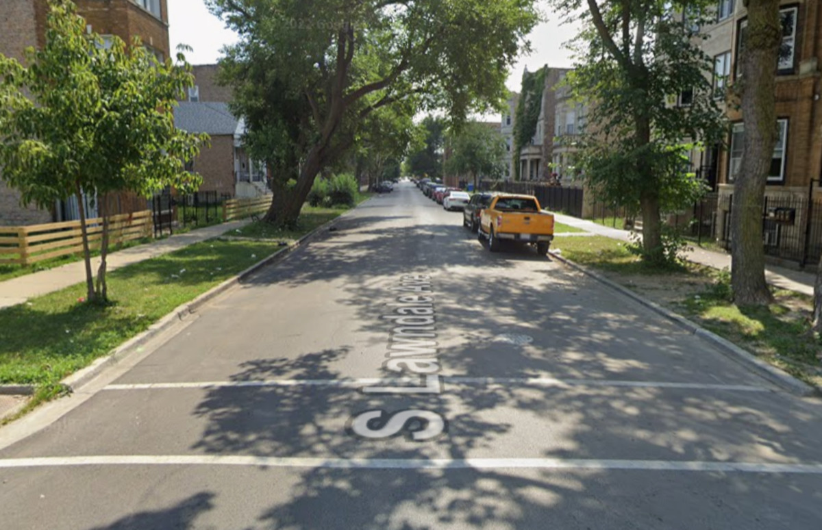 Man Shot While Trying To Stop Assault In Chicago's West Side, Suspect