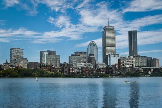 Massachusetts Senate Approves Amendment to Bring Back Happy Hour, Fate in State House Uncertain