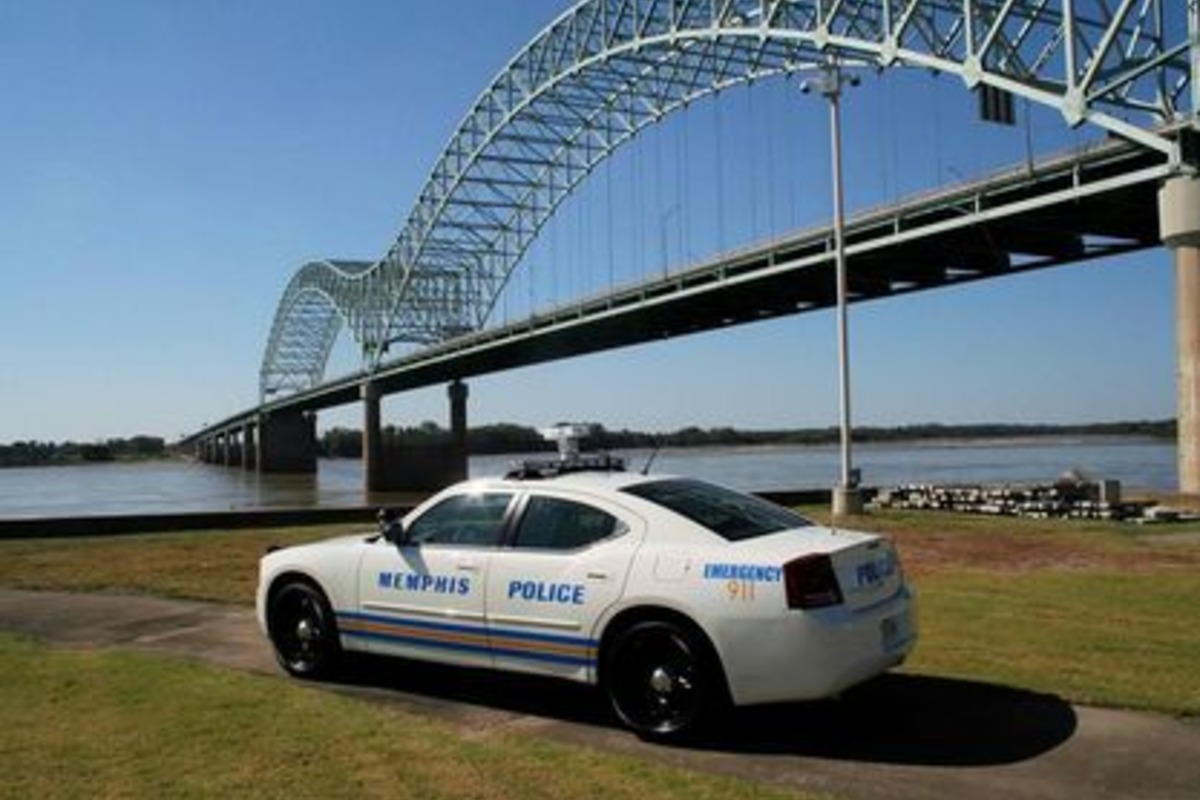 Memphis Police Seek Suspects in Armed Carjacking Outside Walgreens on