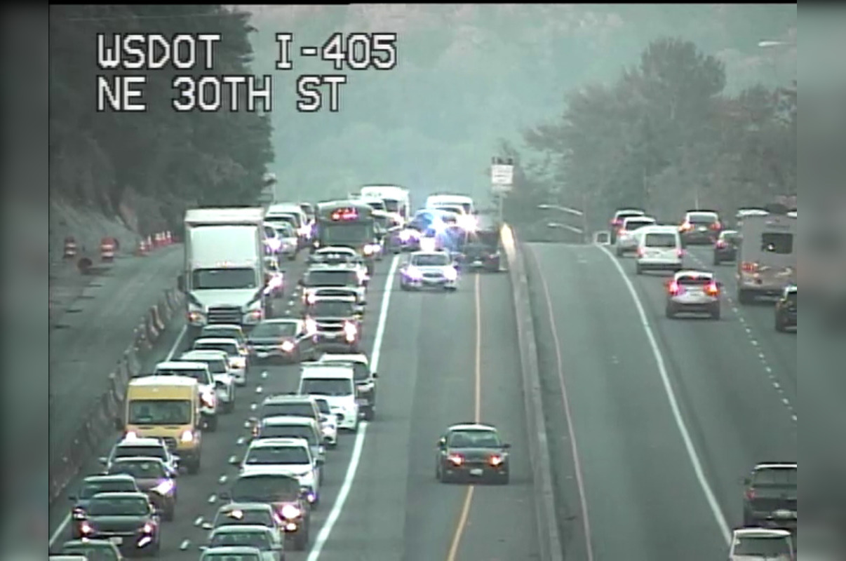 Multi-Vehicle Crash on I-405 Near Bellevue Clears, No Injuries