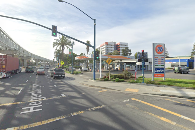 VIDEO: Nearly 70 Involved in Flash Mob Robbery of Oakland Gas Station, Store Owner Distraught over $100K Loss