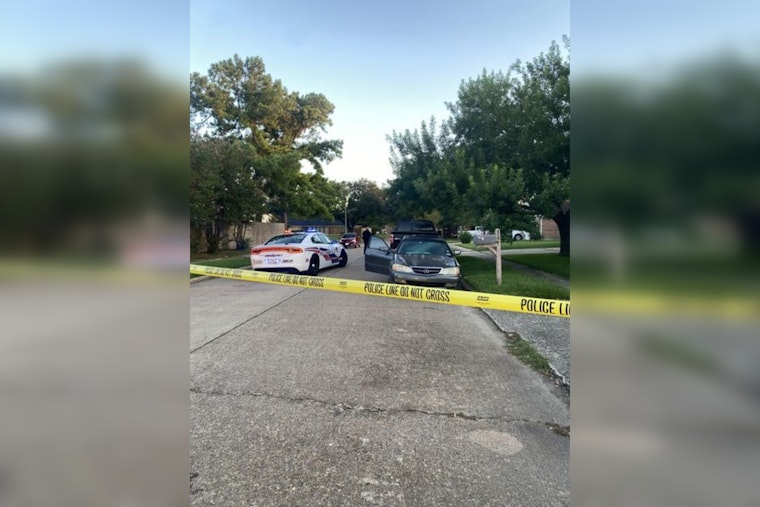 Off-Duty Harris County Officer Fires at Suspected Car Burglars; Suspects Flee, Manhunt Underway in Northwest Harris