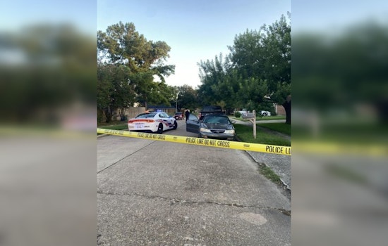 Off-Duty Harris County Officer Fires at Suspected Car Burglars; Suspects Flee, Manhunt Underway in Northwest Harris