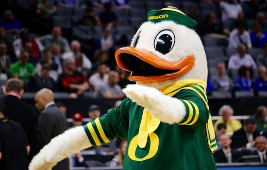 Oregon Ducks Steal the Show in Indianapolis with Giant Inflatable Mascot on White River
