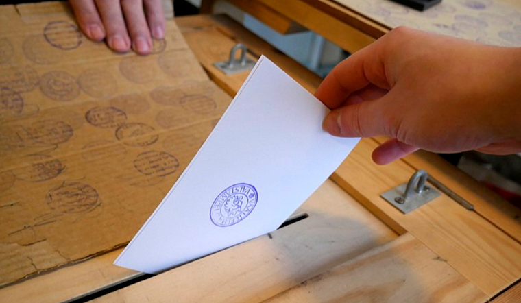 Over 10,000 Michiganders Embrace Early Voting for August Primary Amid Server Glitch