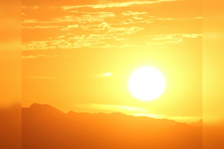 Phoenix Braces for Scorching Triple-Digit Temperatures as Heatwave Persists