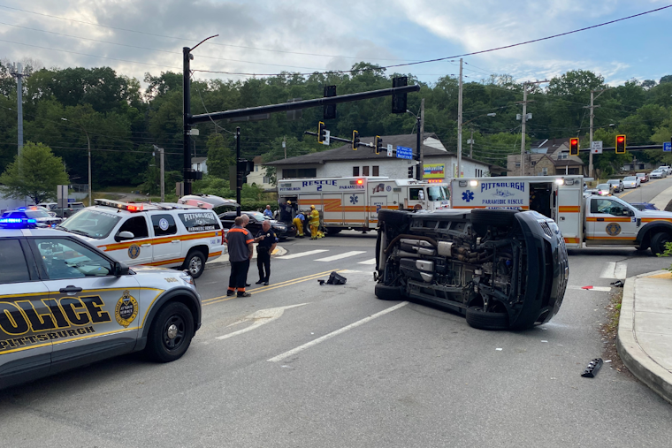 Pittsburgh First Responders Skillfully Extract Woman Trapped in Rollover Accident on Banksville Road