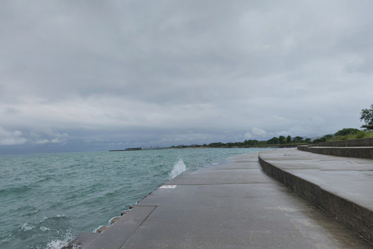 Search Continues for Missing Person After Boat Capsizes on Lake Michigan Near Chicago's 31st Street Beach