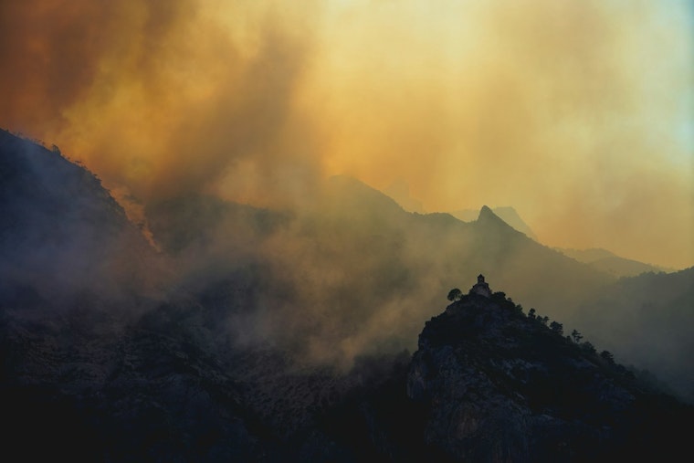 Smoke from Canadian Wildfires Affects Chicago's Air Quality, Raises Health Concerns