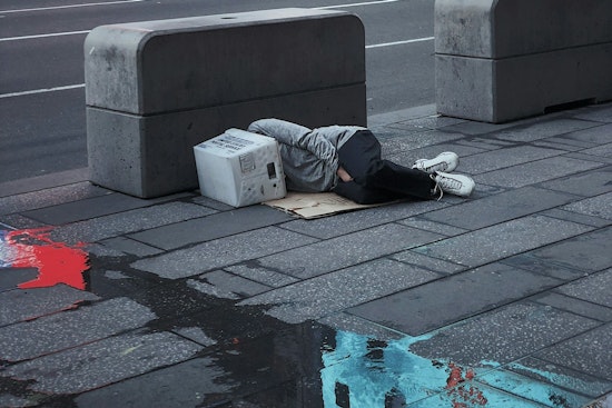 Study Reveals Sharply Reduced Lifespan and Increased Homicide Rates Among Homeless in Illinois