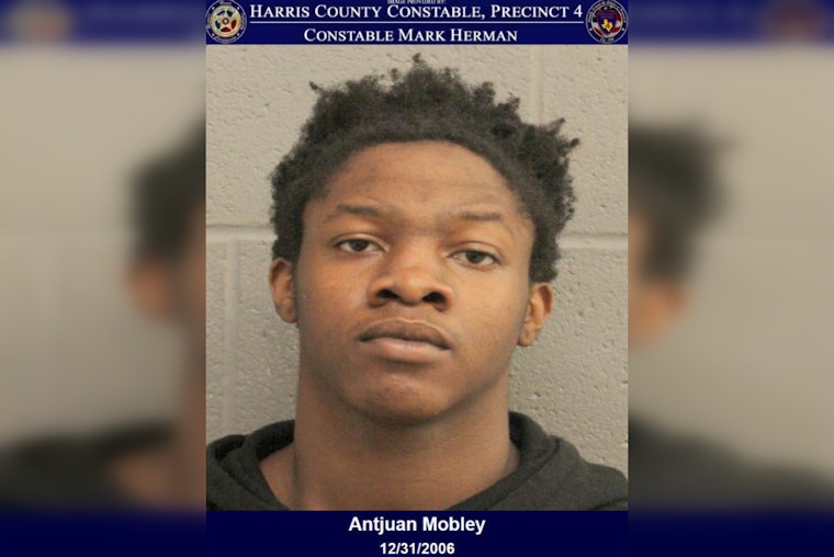 Suspect Arrested for Burglary and Fraud After Foot Chase in Harris County