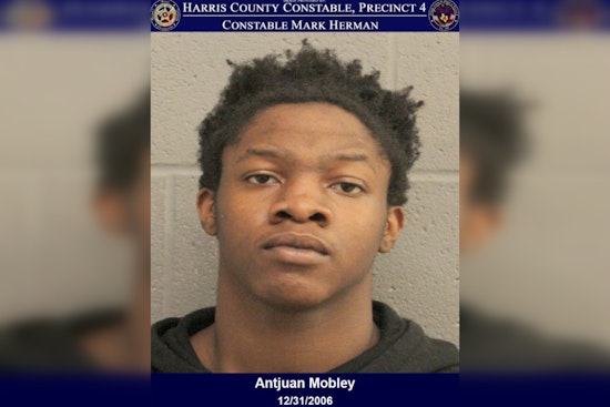 Suspect Arrested for Burglary and Fraud After Foot Chase in Harris County