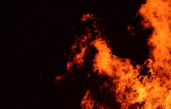 Three Injured in Suspected Arson Fire at Hawaiian Paradise Park Home as Authorities Investigate