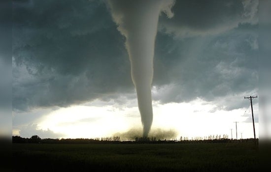 "Twisters" Whirls into Summer Box Office with Fresh Twists and Human Touch