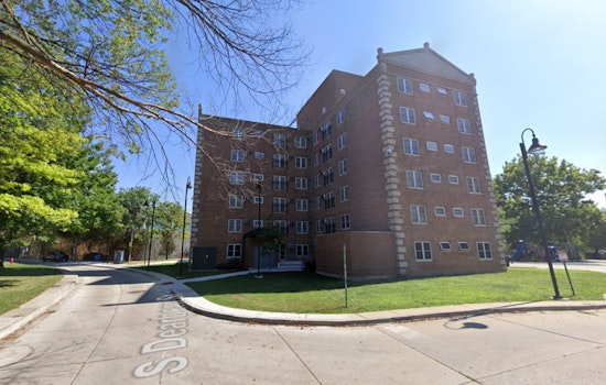 Two Women Injured in Unintended Shooting on Chicago's South Side, Suspects at Large