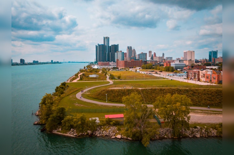 Detroit Anticipates Mixed Weather with Sunny Days and Possible Showers