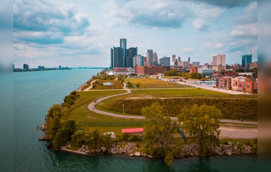 Detroit Anticipates Mixed Weather with Sunny Days and Possible Showers