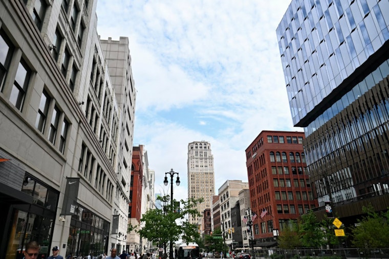 Warm Week Ahead for Detroit with Mid-Week Showers and Thunderstorms in the Forecast