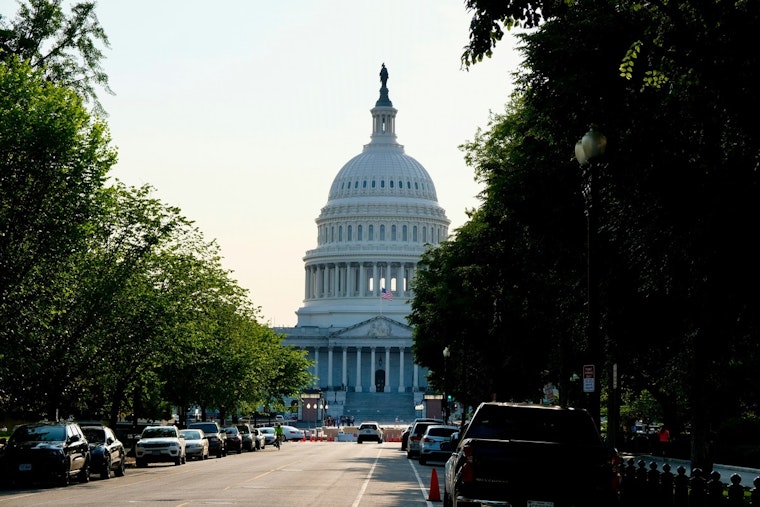 Washington D.C. Braces for Showers and Thunderstorms, Brighter Weekend Ahead