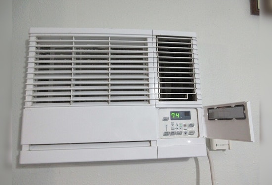 Watts Senior Citizens Receive Free AC Units in LADWP's "Cool LA Heat Relief for Seniors" Event Amidst High Temperatures