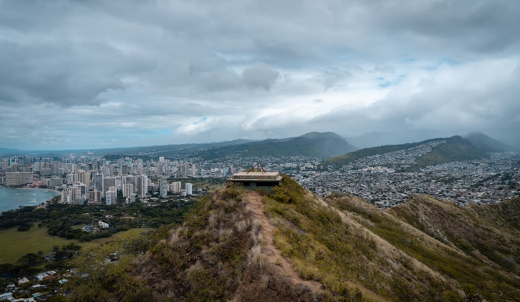 Weather Alert in Honolulu Anticipates Moderate Winds and Scattered Showers with Crossing Island Disturbance