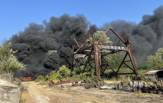 Wildfire on Ross Island Fills Portland Skies with Smoke, Firefighters Tackle Blazes by Boat