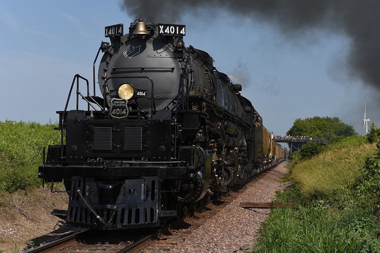 World's Largest Steam Locomotive Rolls Into Roseville for 