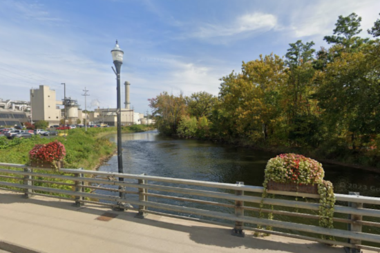25 Kayakers Rescued from Kalamazoo River in Otsego Township; Safety Gear Credited with Positive Outcome