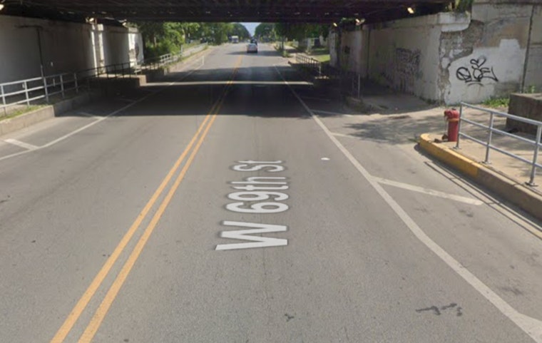Man Fatally Shot in Drive-By Incident in Chicago's Englewood Neighborhood, No Arrests Made