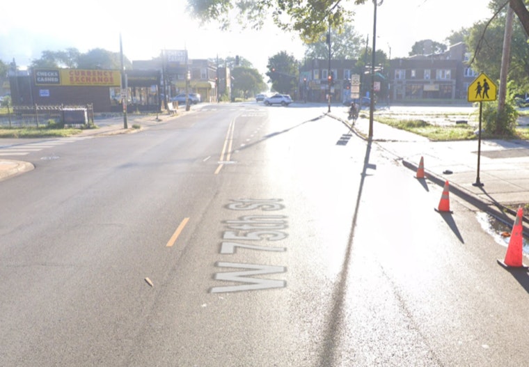 One Dead, Two Injured in Chicago's Grand Crossing Neighborhood Shooting, Suspects Still At Large