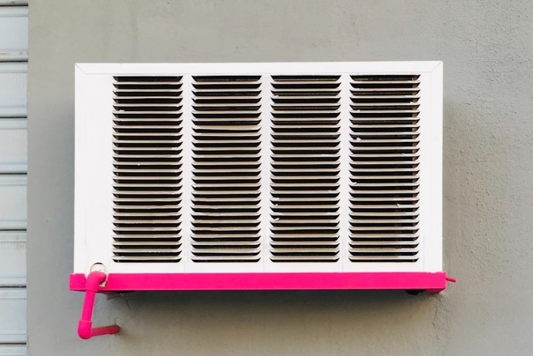 Arizona Heatwave Challenges: Buckeye Home and Phoenix Apartment Complex Struggle with AC Failures
