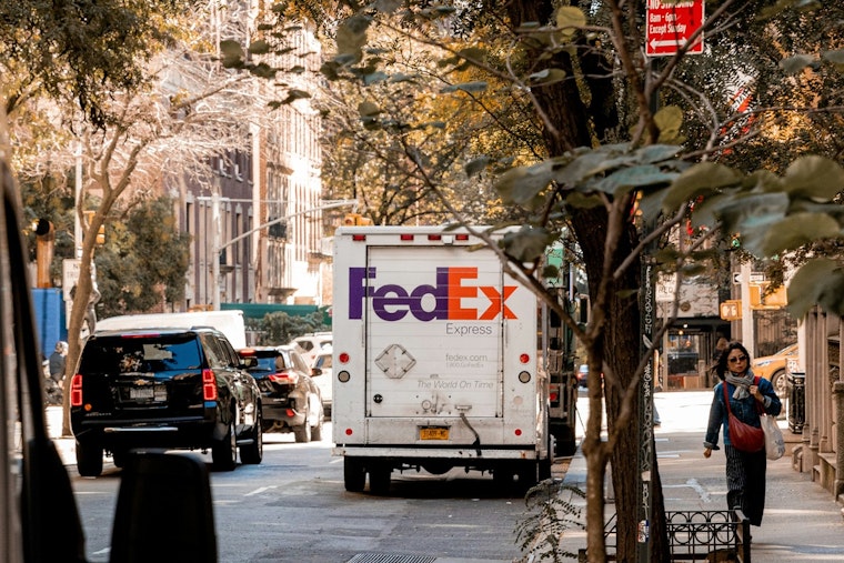 Boston Police Issue Warning as Package Thefts Rise, Advise Precautionary Measures for FedEx Deliveries