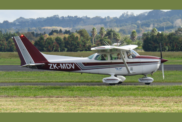 Cessna 172 Makes Emergency Water Landing in Orlando Canal, Occupants Safe