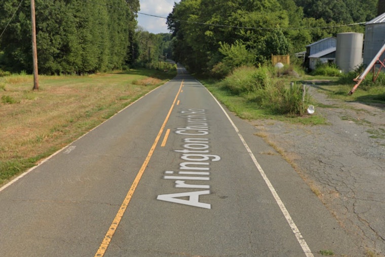 Charlotte Police Investigate Homicide After Man Found Fatally Shot in Hickory Grove Division
