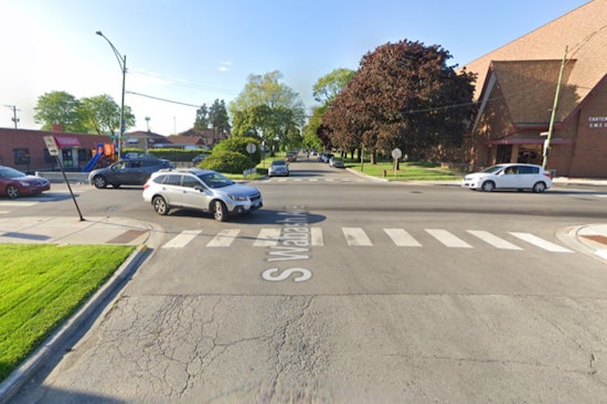 Chicago Man Fatally Shot While Entering Car in Greater Grand Crossing, Police Seek Suspects